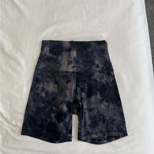 lululemon high rise align shorts 6”